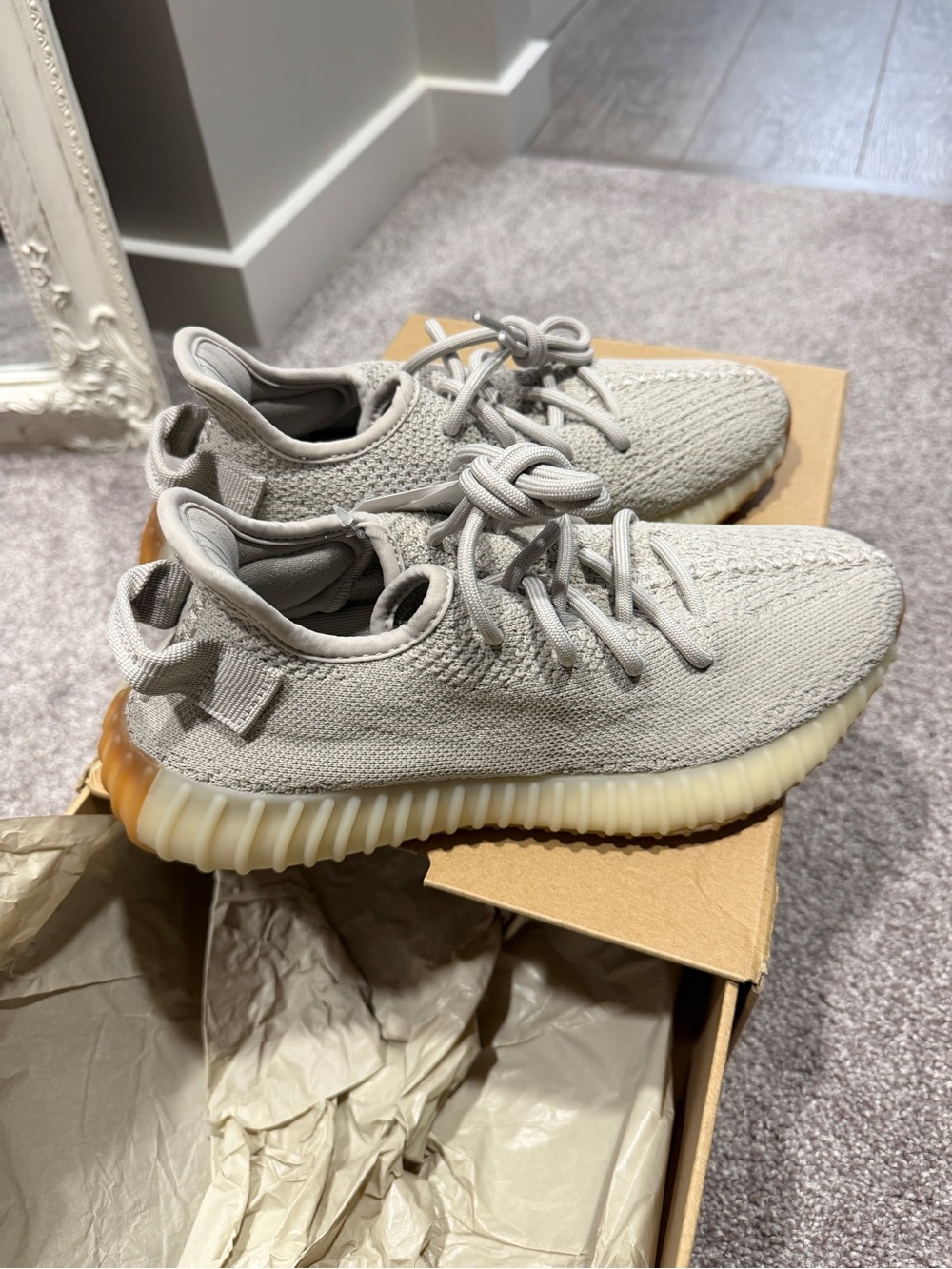 adidas Yeezy Boost 350 V2 men’s 6.5 / women’s 8